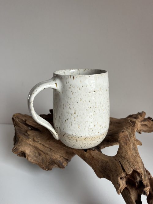 Mug blanc partiellement émaillé