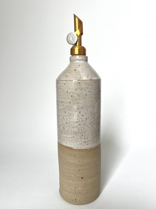 Huilier en terre beige  et émail  blanc