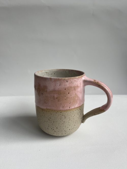 Mug en grès émail rose poudré